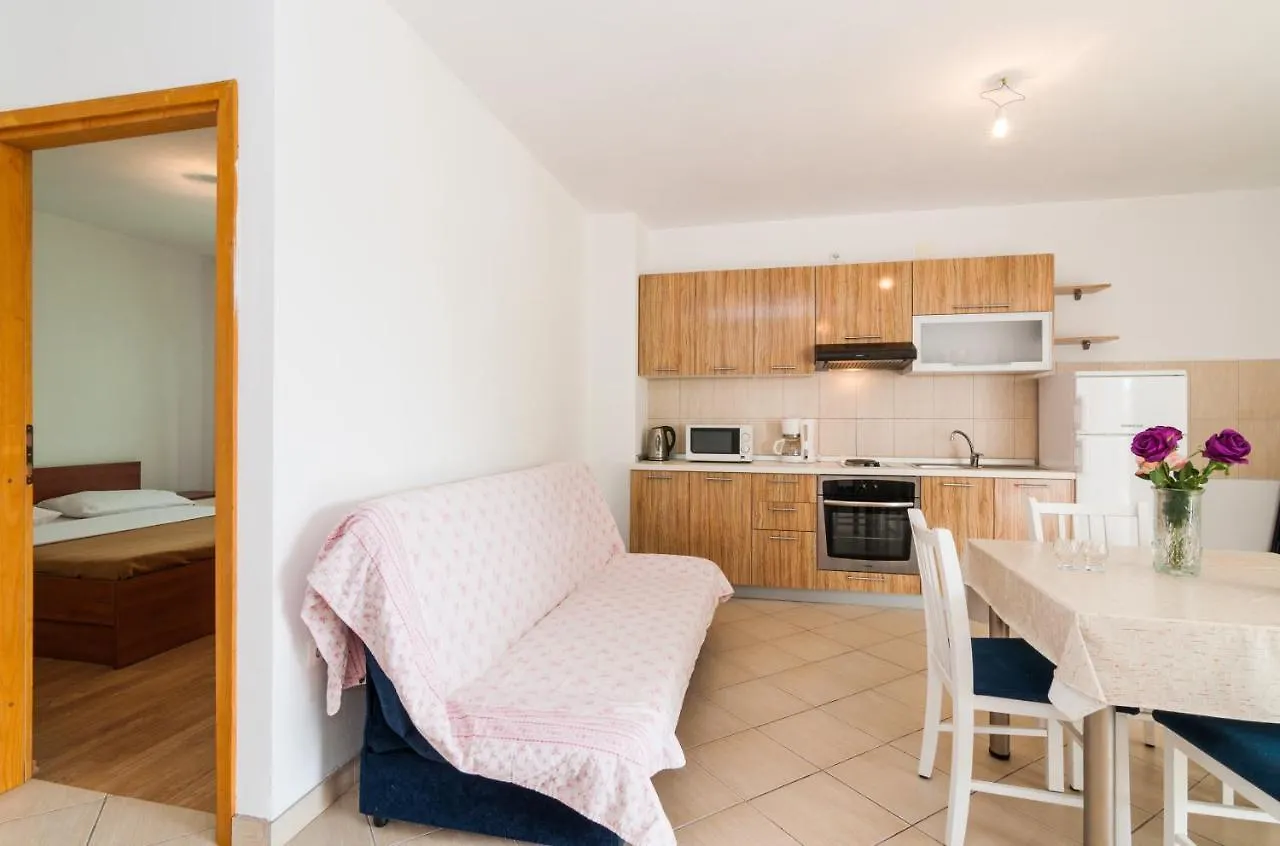 Apartman Iva-Family Holiday 250 M From Pebble Beach Seline