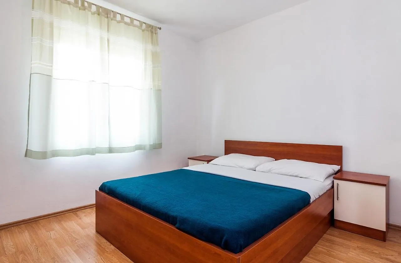 Apartman Iva-Family Holiday 250 M From Pebble Beach Seline