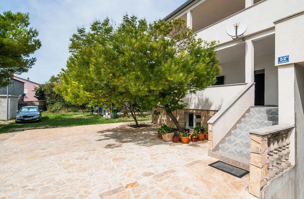 Apartman Iva-Family Holiday 250 M From Pebble Beach Seline