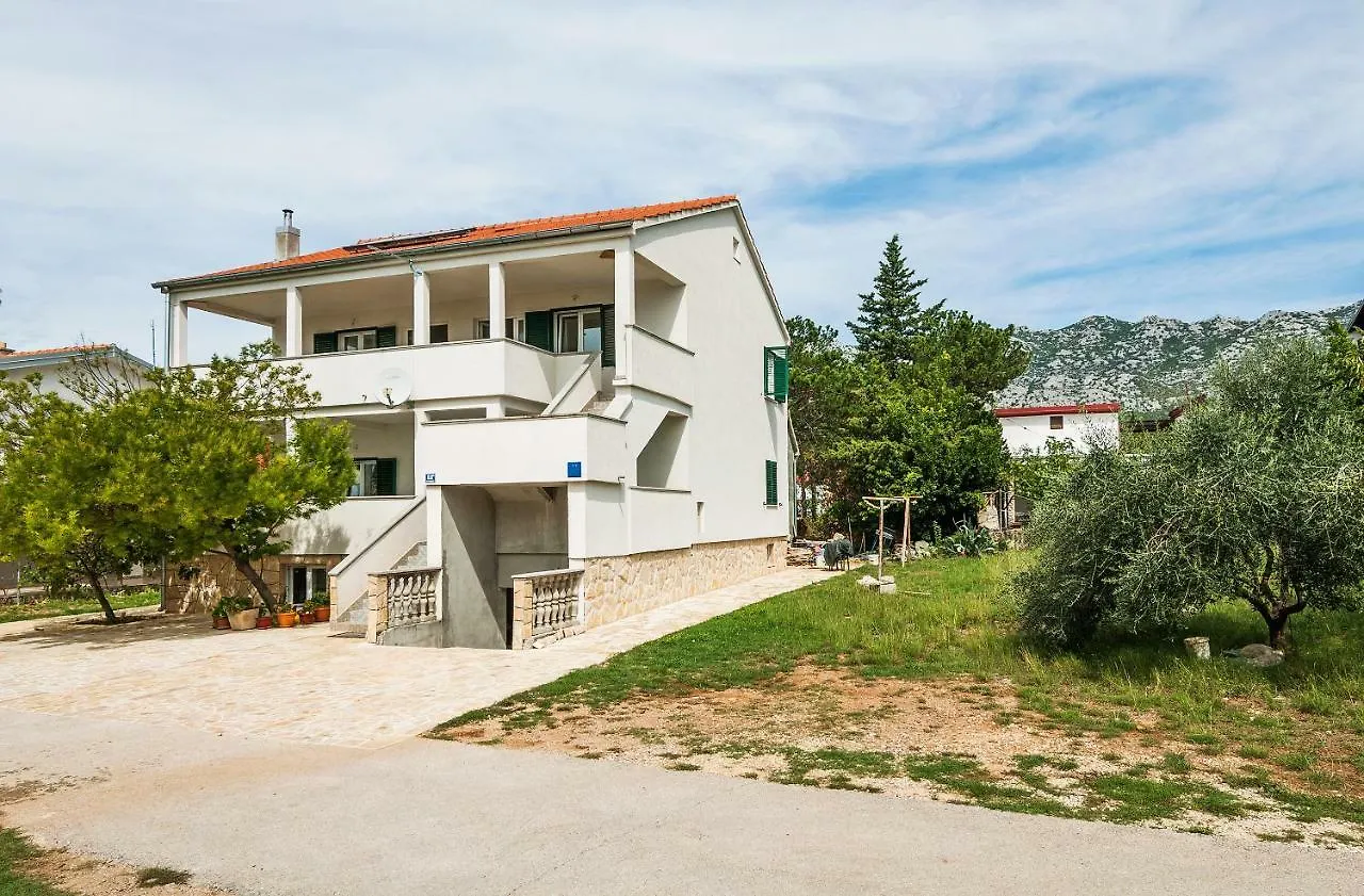 Apartman Iva-Family Holiday 250 M From Pebble Beach Seline