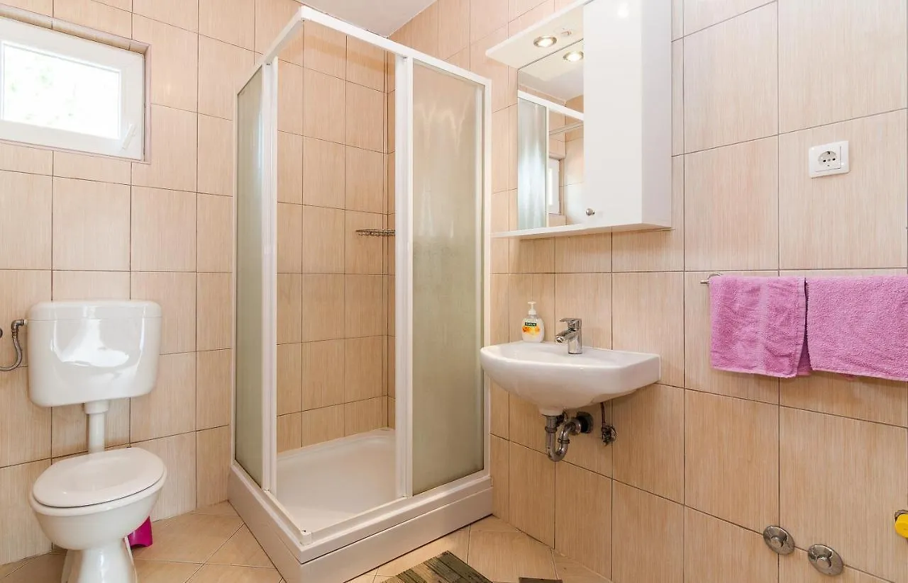 Apartman Iva-Family Holiday 250 M From Pebble Beach Seline