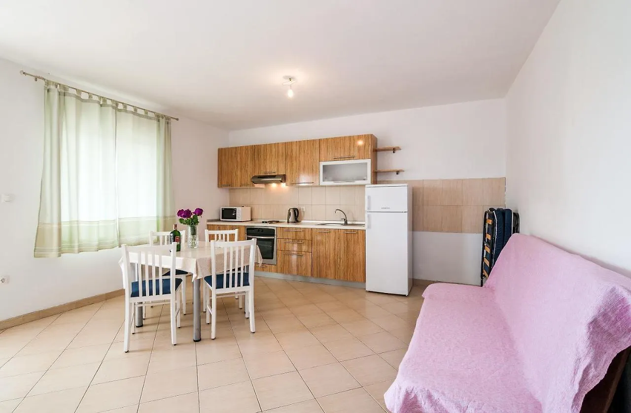 Apartman Iva-Family Holiday 250 M From Pebble Beach Seline 0*,