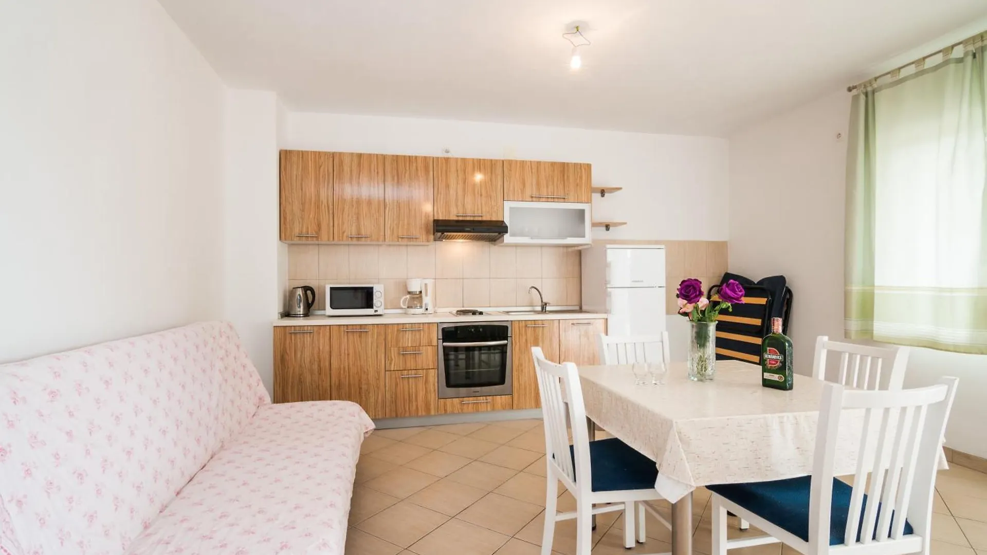 Apartman Iva-Family Holiday 250 M From Pebble Beach Seline 0*,  Kroatien