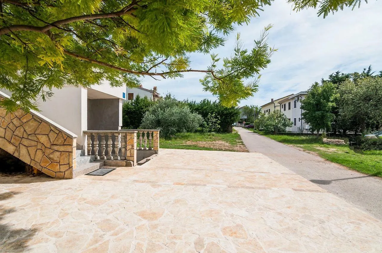 Gæstehus Apartman Iva-Family Holiday 250 M From Pebble Beach Seline Kroatien